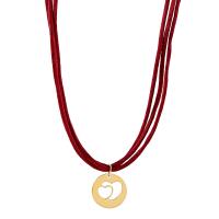 Collier d'acier titane, Fil de coton, avec Acier titane, avec 8cm chaînes de rallonge, Plat rond, Placage de couleur d'or, Réglable & bijoux de mode & multicouche, rouge, 19x24mm, Longueur 41 cm, Vendu par PC