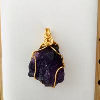 améthyste Pendentif, avec laiton, Irrégulière, Placage de couleur d'or, unisexe, violet, 20x20-30mm, Vendu par PC