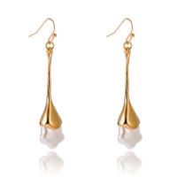 Sinc Alloy Earrings, le Gloine Pearl, dath an óir plated, do bhean, 9x46mm, Díolta De réir Péire