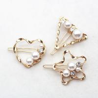 Kunststof Pearl Brooch, Zinc Alloy, met Plastic Pearl, gold plated, verschillende stijlen voor de keuze & voor vrouw & met strass & hol, nikkel, lood en cadmium vrij, 60mm, 10pC's/Lot, Verkocht door Lot