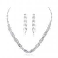 Strass-Schmuck-Sets, Ohrring & Halskette, Messing, mit Verlängerungskettchen von 14cm, Platinfarbe platiniert, drei Stücke & Modeschmuck & für Frau & mit Strass, Silberfarbe, frei von Nickel, Blei & Kadmium, 17x10mm,7x47mm, Länge 33 cm, verkauft von setzen