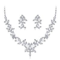 Strass-Schmuck-Sets, Ohrring & Halskette, Zinklegierung, mit Verlängerungskettchen von 5cm, Blatt, silberfarben plattiert, drei Stücke & Modeschmuck & für Frau & mit Strass, Silberfarbe, frei von Nickel, Blei & Kadmium, 32x33mm,17x27mm, Länge 40 cm, verkauft von setzen