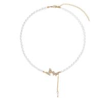 Colar de pérolas de plástico, Concha de resina, with liga de zinco, with 2.75inch extender chain, Borboleta, cromado de cor dourada, para mulher & com strass, comprimento Aprox 14.1 inchaltura, vendido por PC