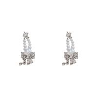 Boucles d'oreilles en alliage de zinc, avec Plastique ABS perle, fade et jamais plaqué de haute qualité, bijoux de mode & pour femme & avec strass, argent, 32x16mm, Vendu par paire