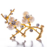 Kunststof Pearl Brooch, Zinc Alloy, met Plastic Pearl, Plum Blossom, gold plated, voor vrouw & met strass, gouden, nikkel, lood en cadmium vrij, 50x50mm, Verkocht door PC