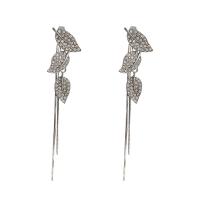 Faisean Fringe Earrings, Sinc Alloy, Leaf, dath airgid ard cáilíochta plated, jewelry faisin & do bhean & le rhinestone, airgid, nicil, luaidhe & caidmiam saor in aisce, 18x81mm, Díolta De réir Péire