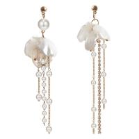 Fringe pendientes de la manera, metal, con Perlas plásticas, Flor, chapado en color dorado, Joyería & para mujer, Blanco, libre de níquel, plomo & cadmio, 15x95mm, Vendido por Par