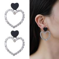 Boucles d'oreilles pendantes en laiton, avec Velveteen, coeur, Placage, styles différents pour le choix & pour femme & avec strass, protéger l'environnement, sans nickel, plomb et cadmium, Vendu par PC