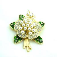 Rhinestone Broche, Zinc Alloy, med Plastic Pearl, Flower, guldfarve belagt, for kvinde & emalje & med rhinestone, 44x58mm, 10pc'er/Lot, Solgt af Lot