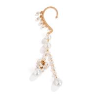 Pendientes Ear Cuff, aleación de zinc, con Perlas plásticas, Esférico, chapado en color dorado, Joyería & para mujer, Blanco, libre de níquel, plomo & cadmio, 35x155mm, Vendido por UD