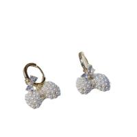 Cubic Zirconia Micro Pave Latão Brinco, cobre, with Concha de resina, Laço, cromado de cor dourada, micro pavimento em zircônia cúbica & para mulher, 20x15mm, vendido por par