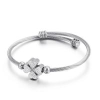 304 roestvrij staal Manchet Bangle, met Cubic Zirconia, Four Leaf Clover, rack plating, voor vrouw, meer kleuren voor de keuze, 3mm, Binnendiameter:Ca 58mm, Verkocht door PC