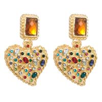 Rhinestone Ørering, Zinc Alloy, Heart, guldfarve belagt, for kvinde & med rhinestone, flere farver til valg, 38x61mm, Solgt af par