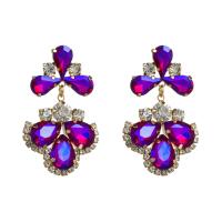 Rhinestone Ørering, Zinc Alloy, Teardrop, guldfarve belagt, for kvinde & med rhinestone, flere farver til valg, 30x50mm, Solgt af par