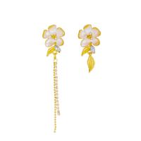 Boucles d'oreilles asymétriques, alliage de zinc, fleur, Placage, bijoux de mode & pavé de micro zircon & pour femme, plus de couleurs à choisir, protéger l'environnement, sans nickel, plomb et cadmium, 7.6cm,3.5cm, Vendu par paire