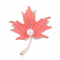 Plastic broche de pérolas, liga de zinco, with Concha de resina, Maple Leaf, joias de moda & para mulher & com strass, Mais cores pare escolha, níquel, chumbo e cádmio livre, 55x52mm, vendido por PC