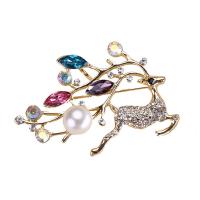 Broche cristal, alliage de zinc, avec cristal & perle de plastique, gazelle, bijoux de mode & pour femme, couleur or rose, protéger l'environnement, sans nickel, plomb et cadmium, 48x35mm, Vendu par PC