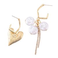 Boucles d'oreilles asymétriques, alliage de zinc, avec perle de plastique, Placage de couleur d'or, pour femme, doré, protéger l'environnement, sans nickel, plomb et cadmium, Vendu par paire