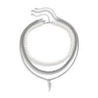 Collier de mode Multi couche, fer, avec perle de plastique & alliage de zinc, avec 2.7inch chaînes de rallonge, forme de plume, Placage de couleur argentée, trois couches & pour homme, Longueur Environ 15.7 pouce, Environ 17.7 pouce, Vendu par PC