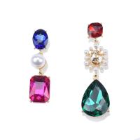 Boucles d'oreilles asymétriques, alliage de zinc, avec perle de plastique, Placage de couleur d'or, bijoux de mode & pour femme & avec strass, plus de couleurs à choisir, protéger l'environnement, sans nickel, plomb et cadmium, 11x48mm,16x63mm, Vendu par paire