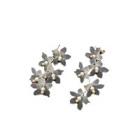 Boucle d'oreille résine, alliage de zinc, avec résine, fleur, Placage de couleur d'or, bijoux de mode & pour femme, protéger l'environnement, sans nickel, plomb et cadmium, 72mm, Vendu par paire