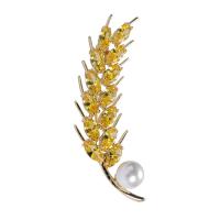 Cubic Zirconia Broche, aleación de zinc, con cúbica circonia & Perlas plásticas, trigopan, chapado en color dorado, para mujer, amarillo dorado, libre de níquel, plomo & cadmio, 16x56mm, Vendido por UD