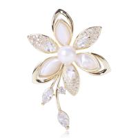 Cubic Zirconia Broche, Messing, med White Shell & Plastic Pearl, Flower, guldfarve belagt, Micro Pave cubic zirconia & for kvinde, hvid, nikkel, bly & cadmium fri, 46x49mm, Solgt af PC