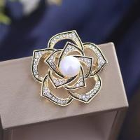 Broche cristal, alliage de zinc, avec cristal & perle de plastique, Placage de couleur d'or, bijoux de mode & pour femme, protéger l'environnement, sans nickel, plomb et cadmium, 35x35mm, Vendu par PC