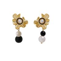 Pendientes asimétricos, metal, con Perlas plásticas, Flor, chapado en color dorado, Joyería & para mujer, libre de níquel, plomo & cadmio, 21x36mm, Vendido por Par