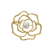 Plastic perle broche, Zinc Alloy, med Plastic Pearl, Flower, guldfarve belagt, for kvinde & hule, 40x40mm, Solgt af PC