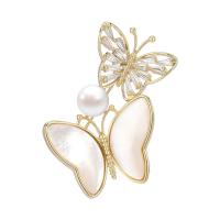 Broche de coquille, laiton, avec Shell Pearl & coquille, papillon, Placage de couleur d'or, pavé de micro zircon & pour femme, protéger l'environnement, sans nickel, plomb et cadmium, 35x43mm, Vendu par PC