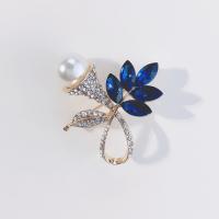 Rhinestone Broche, Zinc Alloy, med Plastic Pearl, forgyldt, for kvinde & med rhinestone, flere farver til valg, 30-69mm, Solgt af PC