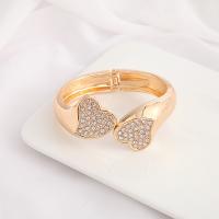 Zinc Alloy Bangle Smykker, Heart, mode smykker & med rhinestone, gylden, nikkel, bly & cadmium fri, inner diameter: 58~65mm, Solgt af PC