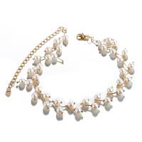 Colar de pérolas de plástico, liga de zinco, with Pérolas de plástico ABS, with 10cm extender chain, cromado de cor dourada, joias de moda & para mulher, dourado, Buraco:Aprox 4.5mm, vendido para 31 cm Strand