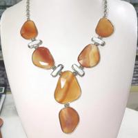 Collier agate, agate rouge, avec perle & alliage de zinc, avec 5cm chaînes de rallonge, Placage de couleur argentée, unisexe & facettes, orange rougeâtre, 35x78mm, Longueur Environ 56 cm, Vendu par PC