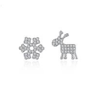 Boucles d'oreilles asymétriques, laiton, gazelle, Placage de couleur platine, pavé de micro zircon & pour femme, protéger l'environnement, sans nickel, plomb et cadmium, 10x9mm,9.4x11.4mm, Vendu par paire