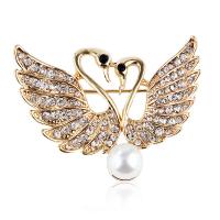 Zinc Alloy Brocher, med Plastic Pearl, Swan, guldfarve belagt, for kvinde & med rhinestone, nikkel, bly & cadmium fri, 40x50mm, Solgt af PC