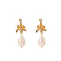 Shell Pearl Boucle d'oreille goutte, avec laiton, Lotus, Plaqué or 18K, bijoux de mode & pavé de micro zircon & pour femme, 45mm, Vendu par paire