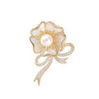 Broche bijoux de mode, laiton, avec Shell Pearl, fleur, pavé de micro zircon, doré, protéger l'environnement, sans nickel, plomb et cadmium, 25x42mm, Vendu par PC