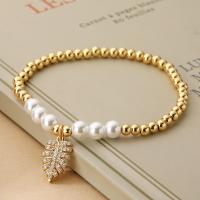 Terningformet Zirkon Micro Pave Messing armbånd, med Plastic Pearl, Leaf, forgyldt, Micro Pave cubic zirconia, guld, nikkel, bly & cadmium fri, 11x20mm, Længde 17 cm, Solgt af PC