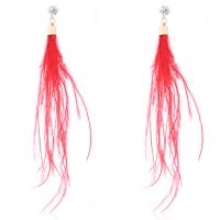 Mode Feather Earring, Veer, met Zinc Alloy, gold plated, voor vrouw & met strass, rood, 160mm, Verkocht door pair