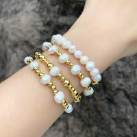 Messing Armbanden, met Plastic Pearl, plated, mode sieraden & verschillende ontwerpen voor de keuze, gouden, nikkel, lood en cadmium vrij, 8x7mm, Lengte 18 cm, Verkocht door PC