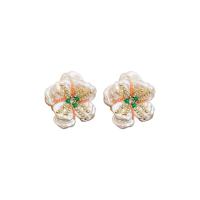 Pendientes de Perno de Aleación de Zinc, con Cristal & Perlas plásticas, Flor, Joyería & para mujer & con diamantes de imitación, Blanco, libre de níquel, plomo & cadmio, 32x32mm, Vendido por Par