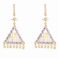 Boucles d'oreilles pendantes en laiton, triangle, Plaqué d'or, bijoux de mode & pavé de micro zircon & pour femme, couleurs mélangées, protéger l'environnement, sans nickel, plomb et cadmium, 47x20mm, Vendu par paire