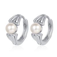 laiton Huggie Anneau d'oreille, avec Shell Pearl, Placage, bijoux de mode & pour femme, plus de couleurs à choisir, 20mm, Vendu par paire