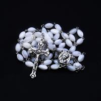 Rosary kaulakoru, kanssa Sinkkiseos, Ylittää, hopea päällystetty, muoti korut & Unisex, valkoinen, 5x8mm,14x19mm,23x42mm, Pituus N. 58.5 cm, Myymät PC