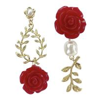 Boucles d'oreilles asymétriques, alliage de zinc, avec perle de plastique & Acrylique, fleur, Placage de couleur d'or, bijoux de mode & styles différents pour le choix & pour femme, plus de couleurs à choisir, 20x58mm, Vendu par paire