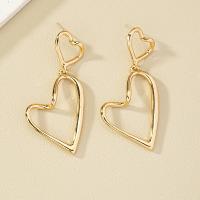 Pendientes de Perno de Aleación de Zinc, Corazón, chapado en color dorado, Joyería & para mujer & hueco, libre de níquel, plomo & cadmio, 63x32mm, Vendido por Par