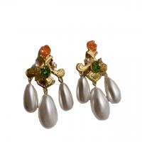 Zinc Alloy Oorbel clip, met Plastic Pearl, plated, micro pave zirconia & voor vrouw, goud, Verkocht door pair