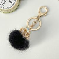 Fur Ball Pom Pom Nøglering, Plush, med Zinc Alloy, Crown, guldfarve belagt, for kvinde & med rhinestone, flere farver til valg, 45x130mm, Solgt af PC